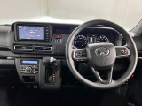 約10台の中古車を展示しております。4名のスタッフが元気良くお出迎えいたします。お気軽にご来店ください♪