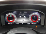 見やすいメーター類。 中央部のディスプレイには車両情報の表示や車両運転支援装備のON/OFFを行えます。