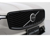 簡素なラインと明確な意思をもって形作られた外観は、精悍で印象的なデザインで、遠くからも一目でボルボと判ります。