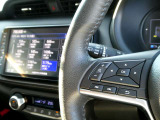 ナビの音量など車両情報を手元で操作できるハンドルスイッチ付き。
