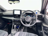 運転席まわりです。 各操作スイッチは使いやすい位置に配置されてます。