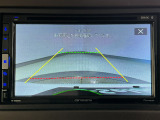 【バックカメラ】運転が苦手な方も車庫入れラクラクです!ギアをリバースに入れれば自動的に切り換わりますので、面倒な操作は不要です♪狭い駐車場もお車を傷つけず安心ですね!