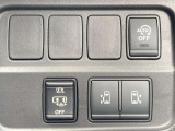 両側スライドドアはオート機能付き。運転席からも開閉可能です。