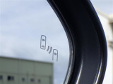 ブラインドスポットモニター付きで接近車輌の確認出来ます。