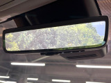 【デジタルインナーミラー】後席の大きな荷物や同乗者で後方が確認しづらい時でも安心!カメラが撮影した車両後方の映像をルームミラー内に表示。クリアな視界で状況の確認が可能です!