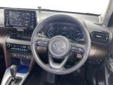 運転席まわりです。 各操作スイッチは使いやすい位置に配置されてます。