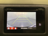 バックでの車庫入れも安心です! リアカメラが付いているバックモニター付のナビを装備しております。操作線もついており距離感も画面から確認できます。
