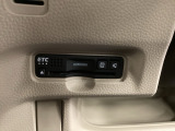 ハンドルの左下にETCがついています。高速道路の料金所の通過も楽々です。 カードの取り出しもしやすい場所についています。