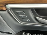 シートメモリー機能付きの電動シートで、異なったシートポジションを記憶させておくことが出来ます!