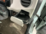 格納式のカップホルダーがあります。