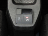 電動パーキングブレーキ&オートブレーキホールド機能付。「HOLD」スイッチを押しシステムONの状態にしておくことで信号待ちでブレーキを踏んで停車時ブレーキペダルから足を離してもブレーキを保持。楽です。