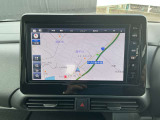 日産純正9インチメモリーナビ(MM223D-L)装備。スマートフォンによる部分地図更新、Bluetooth接続での音楽視聴、快適な画面操作と高音質なオーディオ再生。無料地図更新付きです。