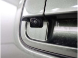 バックカメラが付いているので後方確認が非常にしやすいです。今や運転初心者も熟練者も必須装備!ついていて損はないですね♪