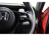 Hondaセンシングの機能のひとつ、アダプティブクルーズコントロール付!アクセルから足を離しても設定したスピードと前車との車間を保ち走行してくれます!車線維持もアシスト☆高速道路で疲労軽減ですね☆