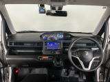 【前方視界】開放的な前方視界!運転がしやすく疲れにくいです♪窓が大きく、見通しがとっても良いおクルマですよ♪