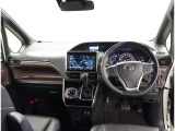 オシャレなインテリアで運転する気分も盛り上がりますよね^^