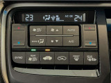 オートエアコンは左右席で独立温度コントロールが可能です。運転席はキンキンに冷やして助手席はマイルドにと言った設定が可能です☆暑さ寒さでケンカすることもなくなりますね♪
