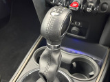 ●MTモード付きAT:通常は自動でおこなわれる変速(ギアチェンジ)をドライバーの操作によって意図的に変えられるシステムです。より一層普段のドライブをお楽しみいただけます!