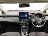 シンプルながら機能性あふれる運転席廻りです。視界性もよく、運転しやすいですよ。