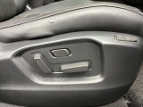 パワーシートを装備!体格や好みに応じたポジションをスムーズに調整できます。