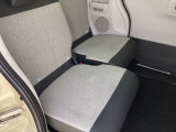 セカンドシートです!!ベンチシートになってますので、お二人の乗車ですとゆったり座って頂けますよ!!