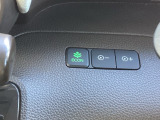ECONモードの機能として、「燃費が良くなるアクセル制御」があります。アクセルペダルを余分に踏み込んでしまった場合でも、自動的に燃料の噴射量を抑え、エンジンの効率が良い領域で働かせるようにします。