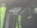 【トヨタセーフティセンス】走行中に前方の車両等を認識し、衝突しそうな時は警報とブレーキで衝突回避と被害軽減をアシスト。より安全にドライブをお楽しみいただけます。