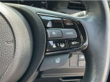 Hondaセンシングの機能のひとつ、アダプティブクルーズコントロール付!アクセルから足を離しても設定したスピードと前車との車間を保ち走行してくれます!車線維持もアシスト☆高速道路で疲労軽減ですね☆
