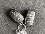 スマートキー2本付き!キーをポケットやカバンに入れておくだけでドアの施錠・開錠やエンジンスタートの操作が簡単です!