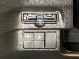 ハンドルの左下にETCとHondaセンシング用の、VSA(ABS+TCS+横滑り抑制)解除スイッチなどがついています。高速道路の料金所の通過も楽々です。 カードの取り出しもしやすい場所についています。