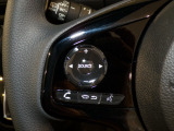 【ステアリングリモコン】ステアリングにオーディオ調節可能なスイッチが装備されていますので運転中でも視線をそらさずにオーディオの調節が可能です!