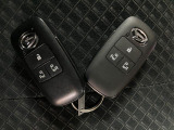 スマートキー機能を有しています!ドアロックの開閉やエンジン始動時にキーをポケットやカバンなどに携帯していればキーを挿さなくてもそのまま手ぶらで可能です!!