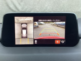 狭い場所での駐車やすれ違いなどでより的確な運転操作に役立つ360&deg;ビューモニターが装備されています。
