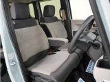 運転席のスペースはゆったりしていて、視界も広く確保されているので普段の運転からロングドライブまで快適です。