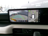 まるで上空から見下ろしているような感じで駐車が楽にできるインテリジェントアラウンドビューモニター!幅寄せが苦手な方でもサイドビューで確認することができますよ♪
