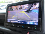安心して車庫入れができる、リバース連動リアカメラが装着されております。狭い駐車場はもちろん、雨の日や夜間でもストレスなく運転して頂けます。