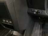 自社整備工場で点検整備をおこなってからお渡ししています。車検が残っている場合は『12ヶ月点検整備』を、車検整備付きの場合は『車検整備』をおこないます。整備費用は車両本体価格に含まれています。