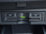 【ETC】有料道路を利用する際に料金所で停止することなく通過できる、ETC車載器(ノンストップ自動料金収受システム機器)が装備されています。セットアップを行うことで利用可能になります。