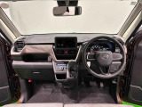Aピラーの傾斜やヒップポイントの位置を最適化。ひらけた前方視界とノンストレスな運転姿勢で快適なドライブが楽しめます。