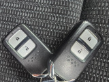 便利なスマートキー付き。キーを取り出さずにドアの施錠・解錠やエンジン始動が可能です。