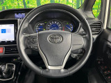 【純正革巻きステアリング】上質な革を使用することで、手にしっかり馴染みとても運転しやすいハンドルです♪