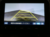リアカメラ付きで後退時も安心です。