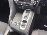 【eコンスイッチ】低燃費運転をサポートするECONモード。スイッチをONすると、エンジンやトランスミッション、A/Cなどを協調制御し、燃費の向上に貢献。エコドライブの効果を高めます。