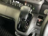 発進時から滑らかに加速する無段階変速のCVTはストップ&ゴーの多い街の中も快適です