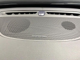 【harman kardon】ハーマンカードンのHi-Fiスペシャリストと共に、モデル別に開発・設計された専用チューニングが臨場感溢れる音響空間を実現しています。