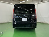 後席の窓には外から車内が見えにくくなるプライバシーガラスを採用。周りを気にせずリラックスして過ごせます