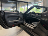 個室の商談ブースが2部屋ございます。お車のご相談等ごゆっくりお話しいただけます。