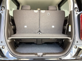 アイデア次第でいろいろな使い方ができる広くて使い勝手のいい荷室。