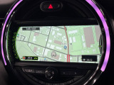 ●純正ナビ:一体感のあるナビは、高級感ある車内を演出してくれます。オーディオ機能も充実しておりますので、運転もより楽しめます♪