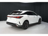 レクサスのLをモチーフにした洗練されたテールレンズデザインです。